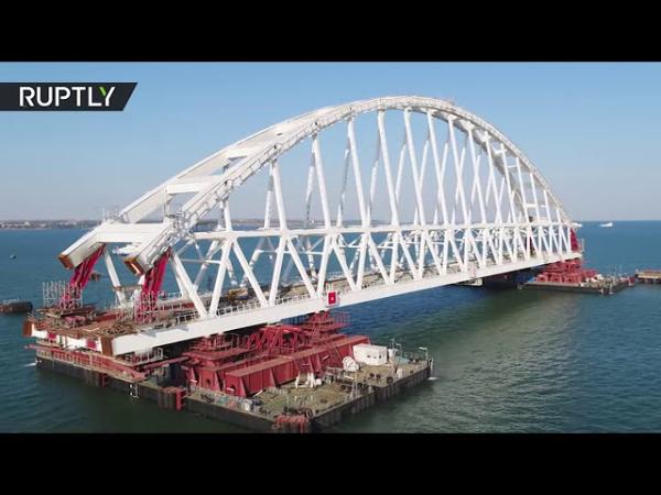 Уникальную морскую операцию начали строители Крымского моста: видео